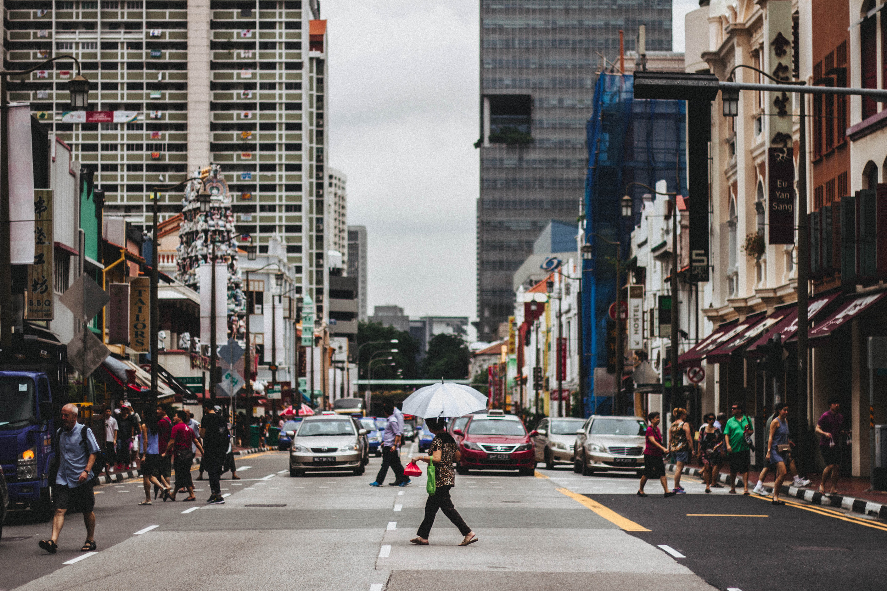 Do drivers have to wait for pedestrians to Cross Street?